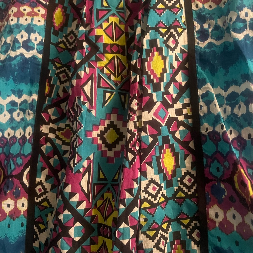 Pretty Aztec dress - Picture 3 of 4
